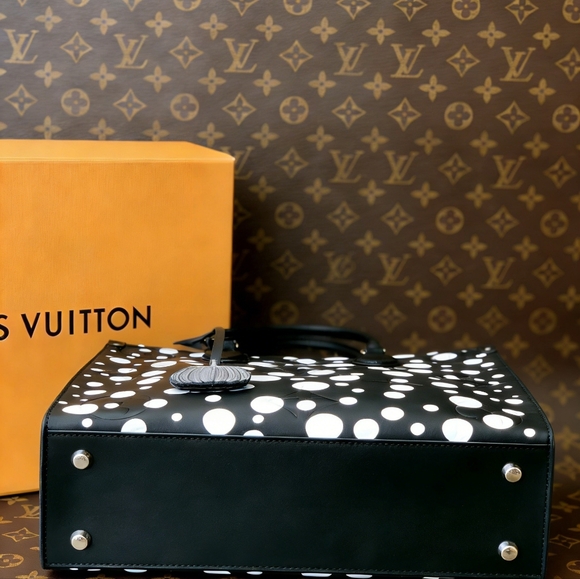 <AUTHENTIC>Louis Vuitton  Yayoi in Black - Picture 6 of 7